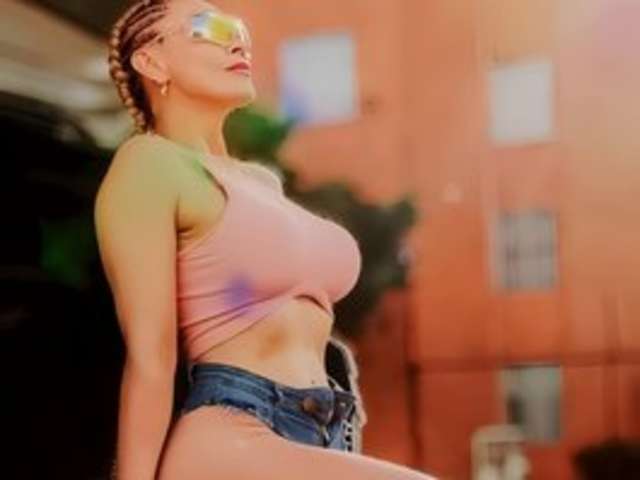 LOUISE-MIKK amateur webcam photo