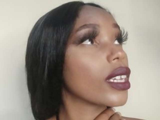 MISSTHIGH amateur webcam photo