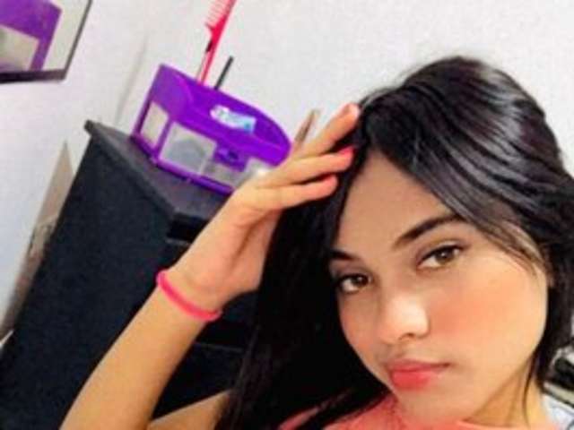 NICOLLE-SANDERS amateur webcam photo