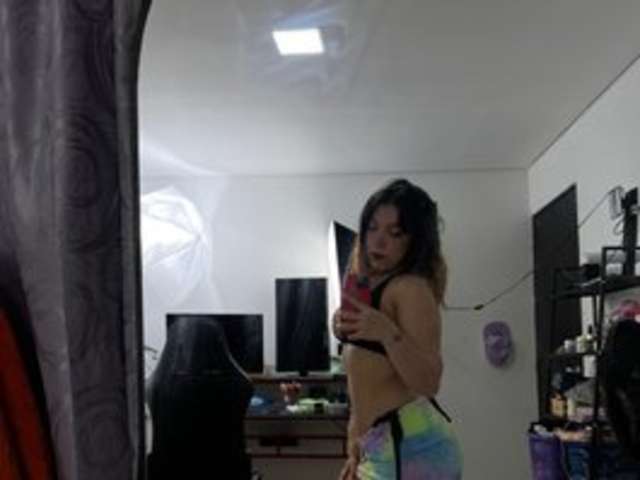 PRETTYKONNY amateur webcam photo