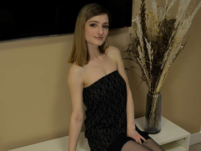 QUEENARIEL amateur webcam photo