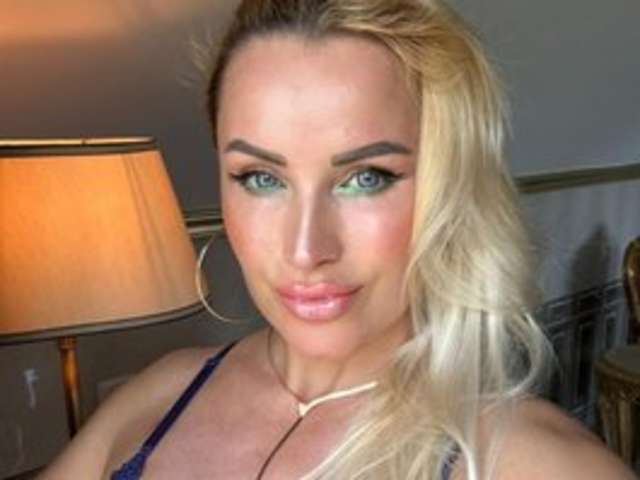ROSSALINDA amateur webcam photo