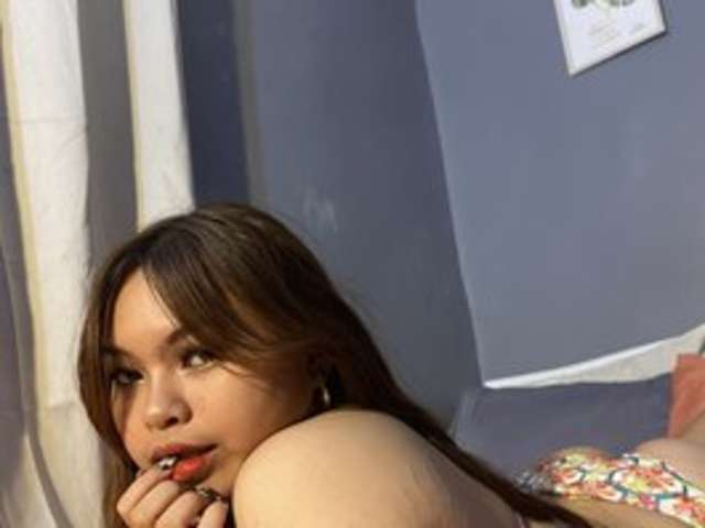 SWEETIEPIEE amateur webcam photo