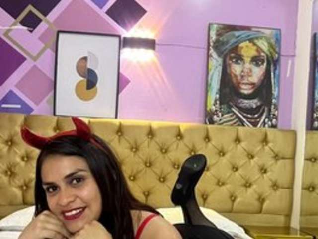 TIINY-EMILLY amateur webcam photo