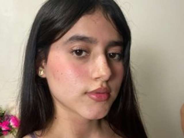 VIKYSEXY28A amateur webcam photo