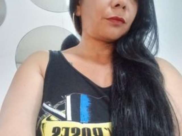 VIVIAN-MILF-PAINT amateur webcam photo