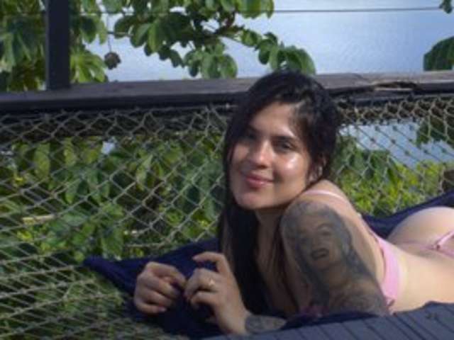 YOURTOYBELLA amateur webcam photo