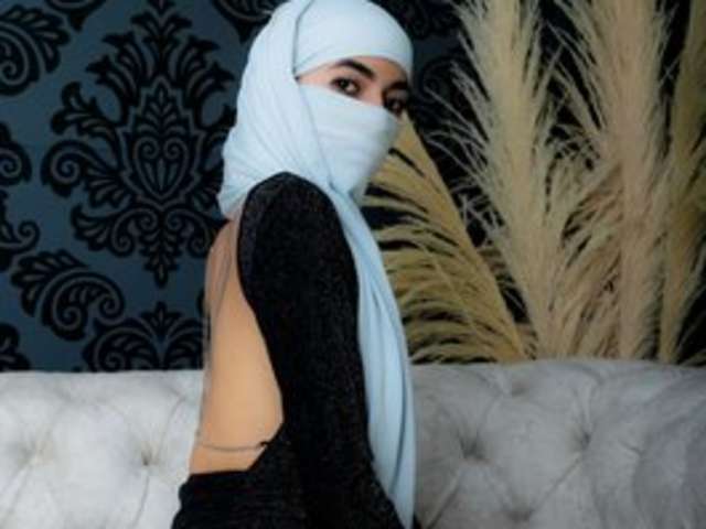 ZAHIIRA amateur webcam photo